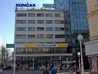 Gajeva 2, zgrada Mirovinske zaklade gradske štedionice sagrađena 1934. prema projektu Huga Ehrlicha  Na zgradi je armiranobetonska konstrukcija omogućila kontinuirane pojaseve prozor koji teku cijelom širinom pročelja, dok je prizemni dio izbačen i prema ulici zatvoren transparentnom staklenom opnom, čime je postignuta potpuna inverzija klasične građevne tektonike. Po jasnoći osnovne dispozicije, suvremenom senzibilitetu i dorađenosti detalja, ta Ehrlichova građevina ide nesumnjivo među klasična ostvarenja naše međuratne arhitekture i čini, ne samo vremenski nego i sadržajno, zaključak njegova stvaralačkog puta.